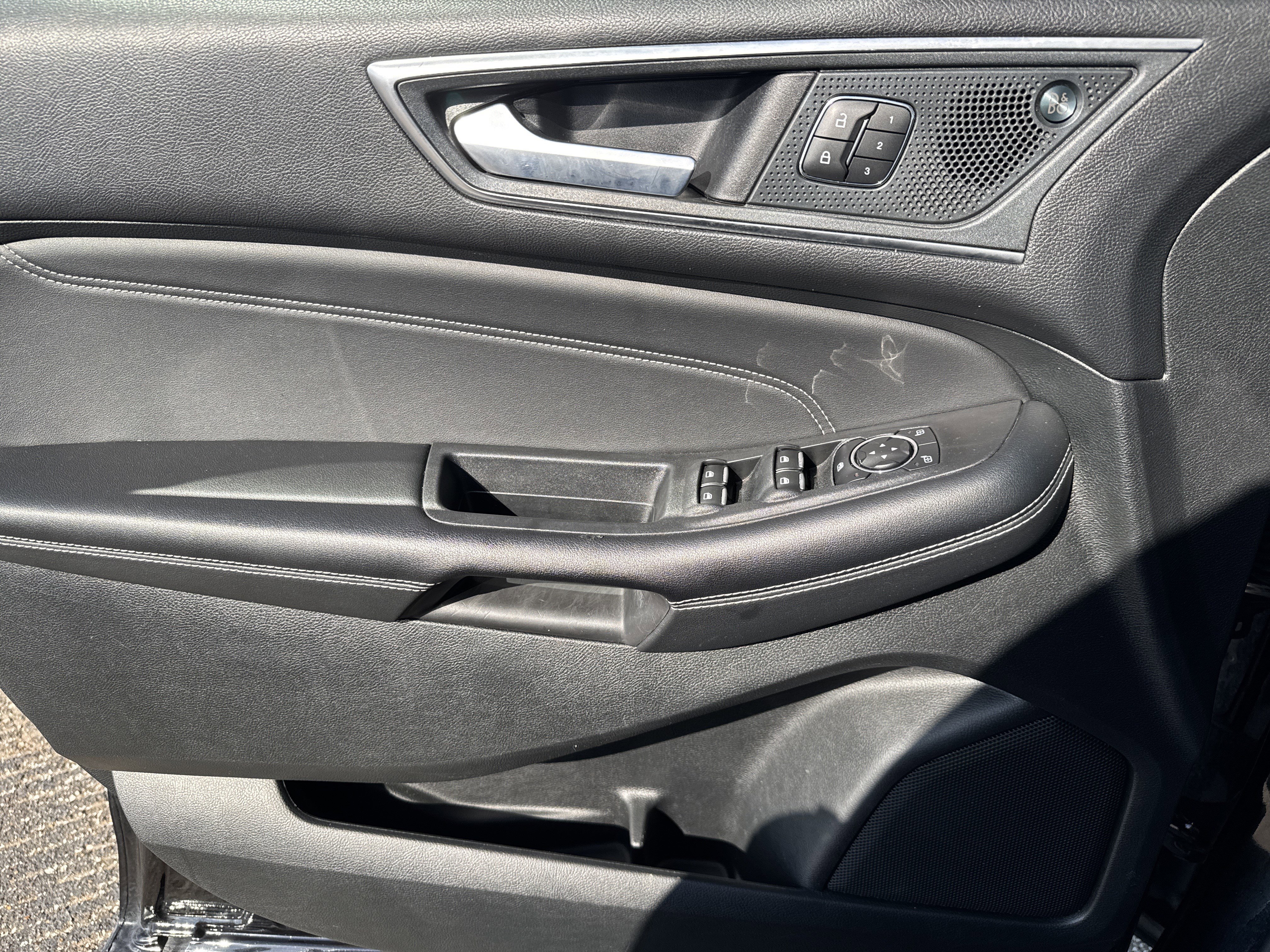 Used 2024 Ford Edge Titanium image 9