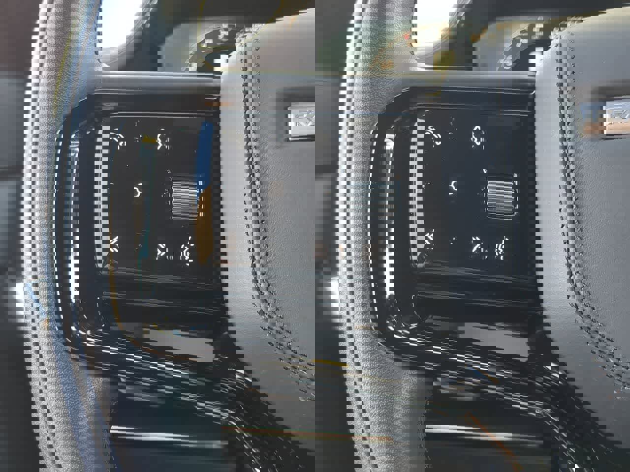 Used 2023 Land Rover Range Rover Sport SE Dynamic image 25