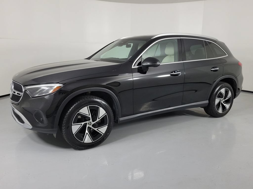 Used 2024 Mercedes-Benz GLC 300 4MATIC image 2
