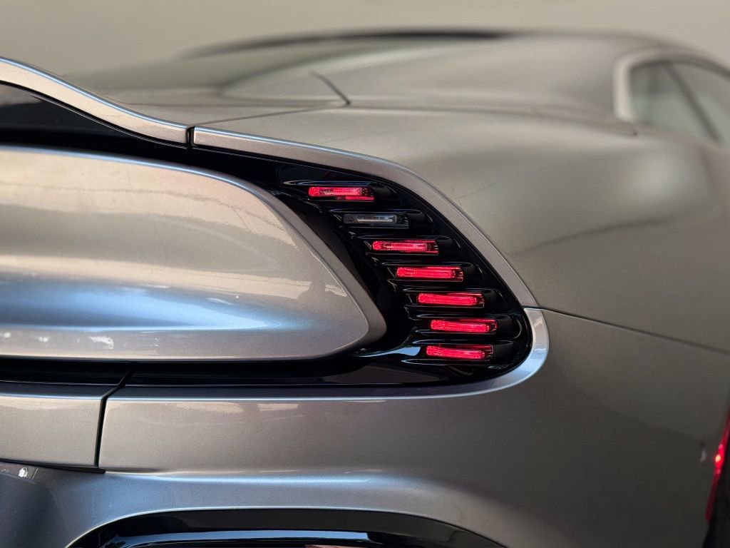 Used 2025 Aston Martin Vanquish image 30