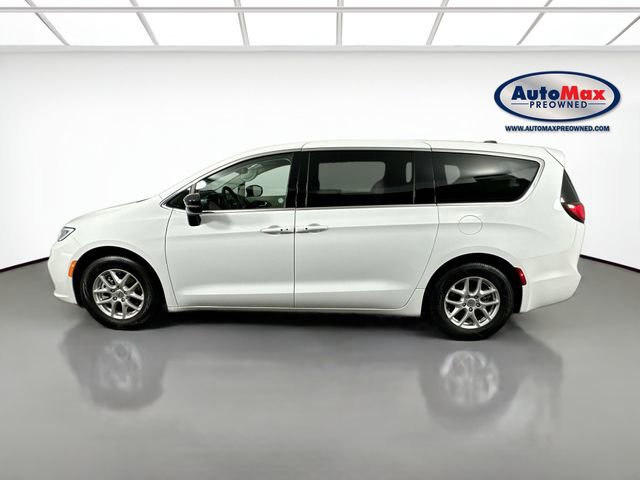 Used 2024 Chrysler Pacifica Touring-L image 9
