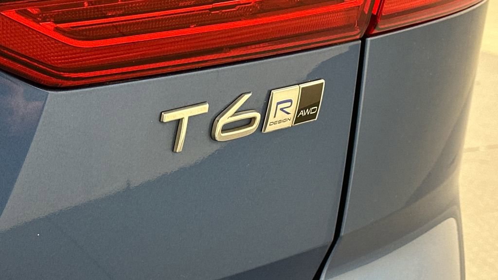 Used 2018 Volvo XC60 T6 R-Design w/ Convenience Package AWD/4WD image 19