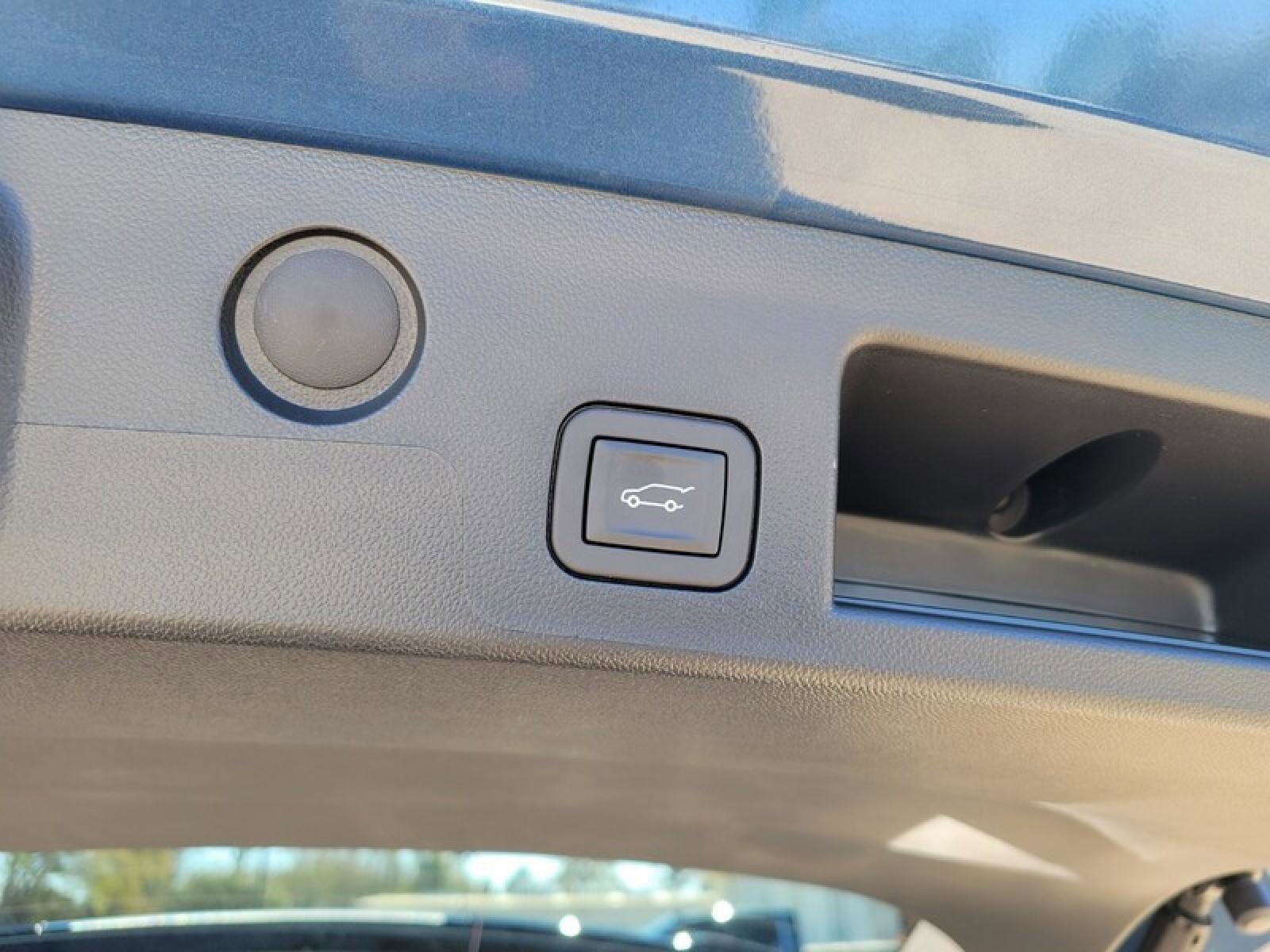 New 2026 GMC Terrain Denali w/ LPO, Floor Liner Package AWD/4WD image 8