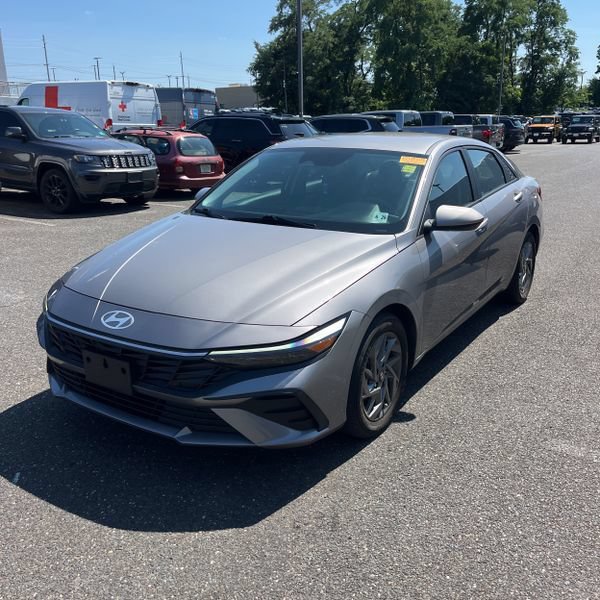 Used 2024 Hyundai Elantra SEL FWD image 14