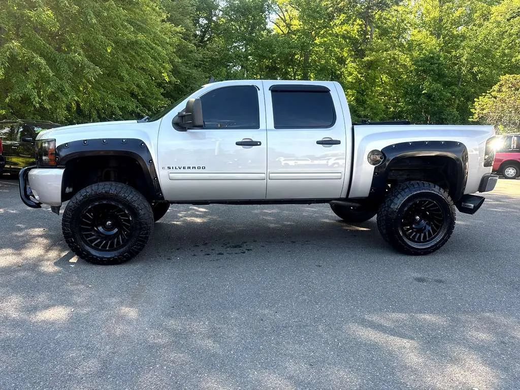 Used 2009 Chevrolet Silverado 1500 LT w/ Power Pack Plus AWD/4WD image 4
