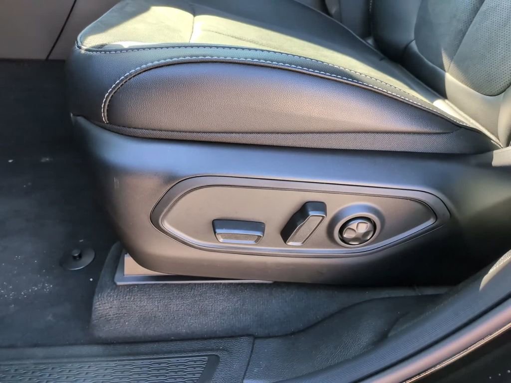 New 2025 Jeep Grand Cherokee L Altitude image 21