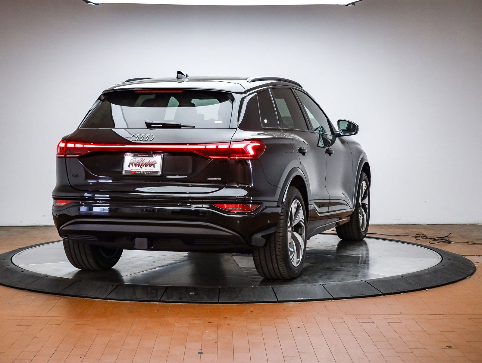 New 2025 Audi Q6 e-tron Premium Plus AWD/4WD image 6