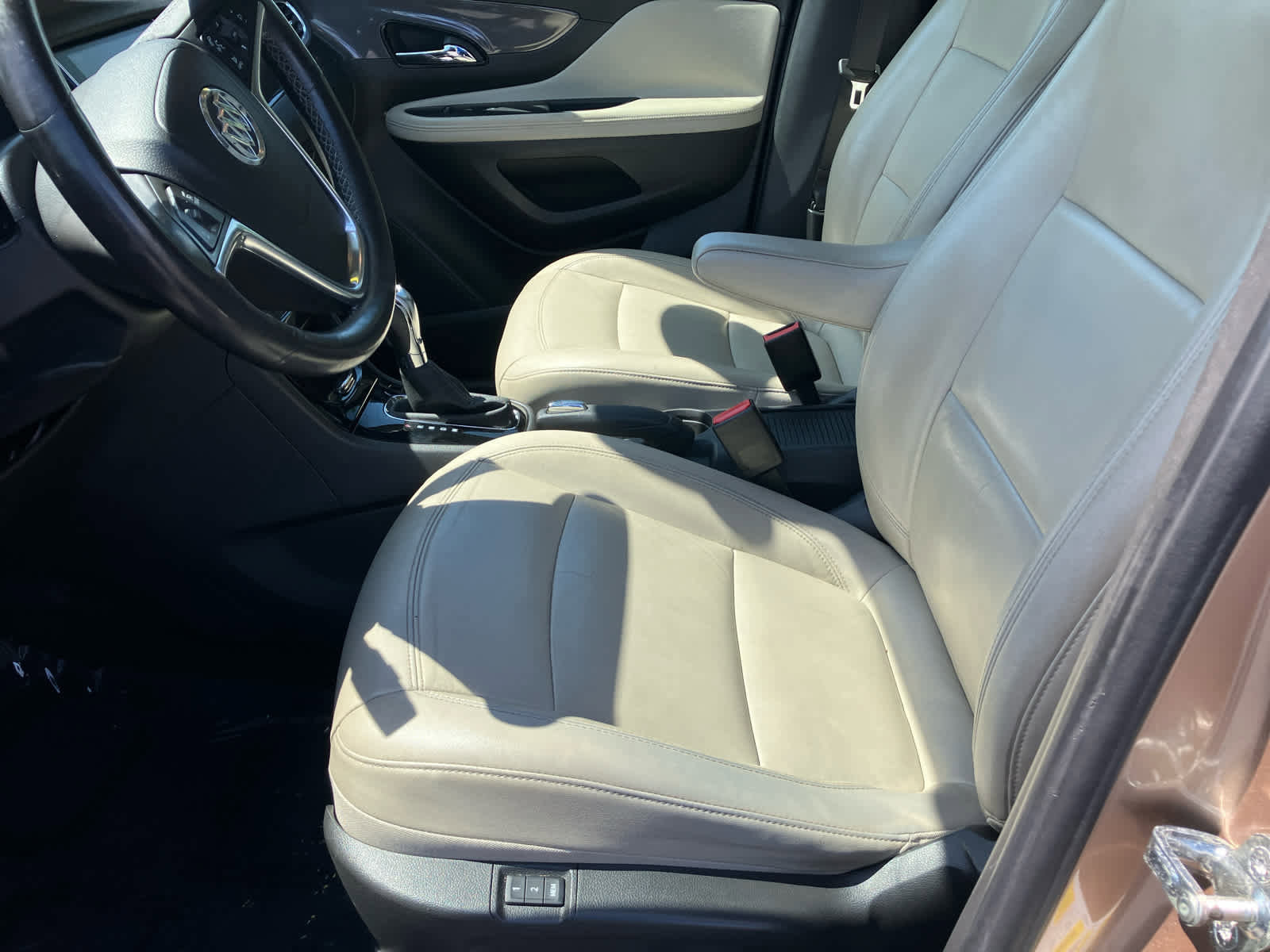 Used 2018 Buick Encore Essence w/ Experience Buick Package FWD image 7