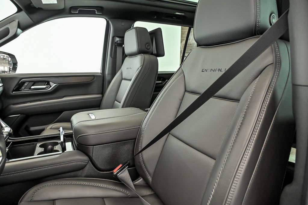 New 2026 GMC Yukon Denali w/ Denali Reserve Package AWD/4WD image 9