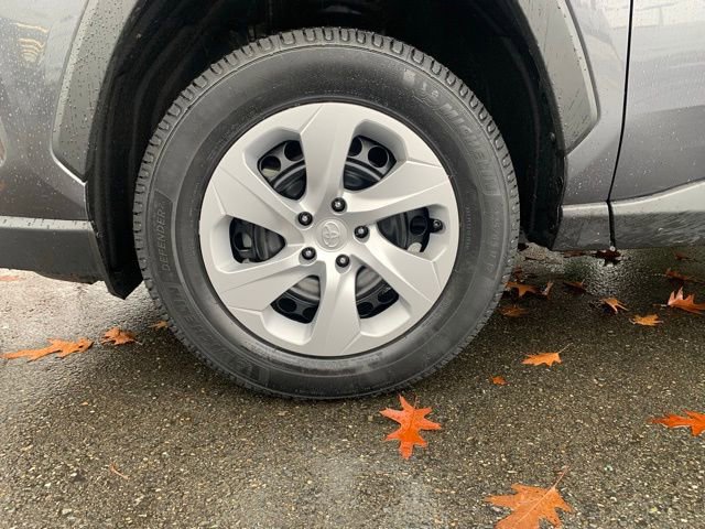 Used 2024 Toyota RAV4 LE image 10