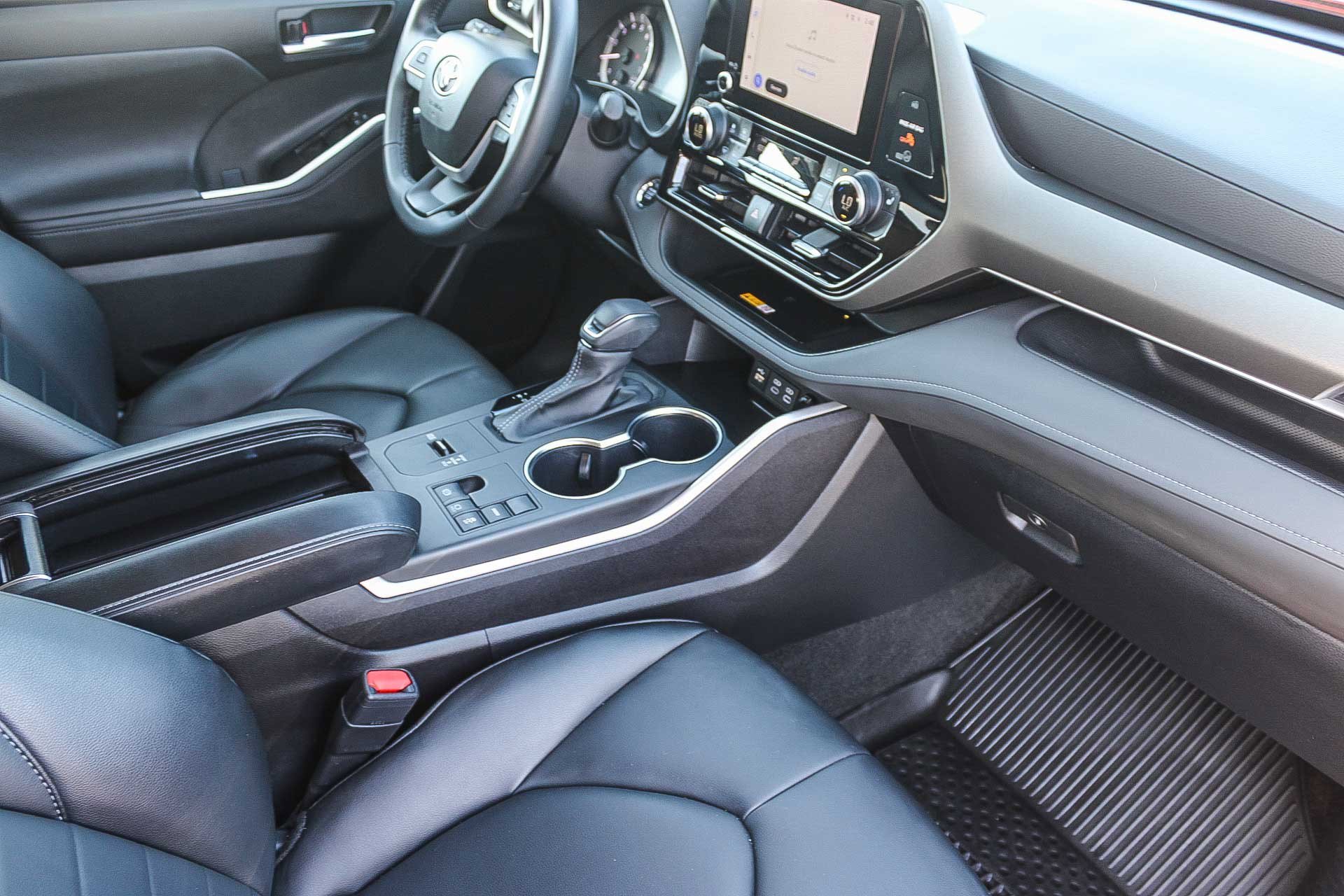 Certified 2023 Toyota Highlander XLE image 17