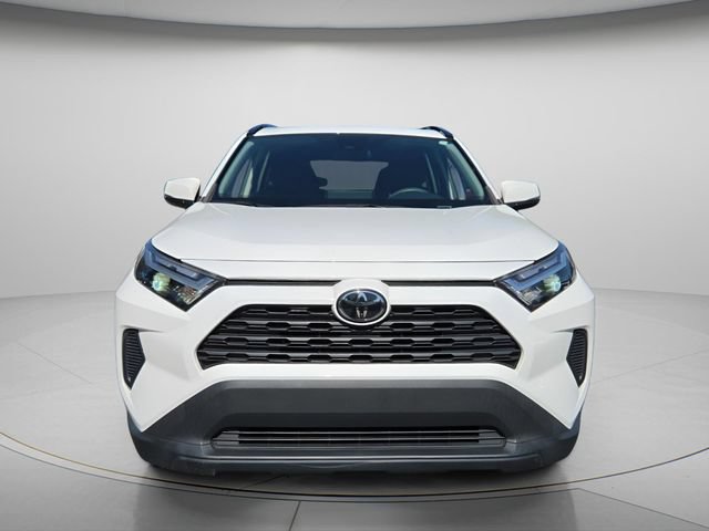 Used 2022 Toyota RAV4 XLE w/ Convenience Package FWD image 4