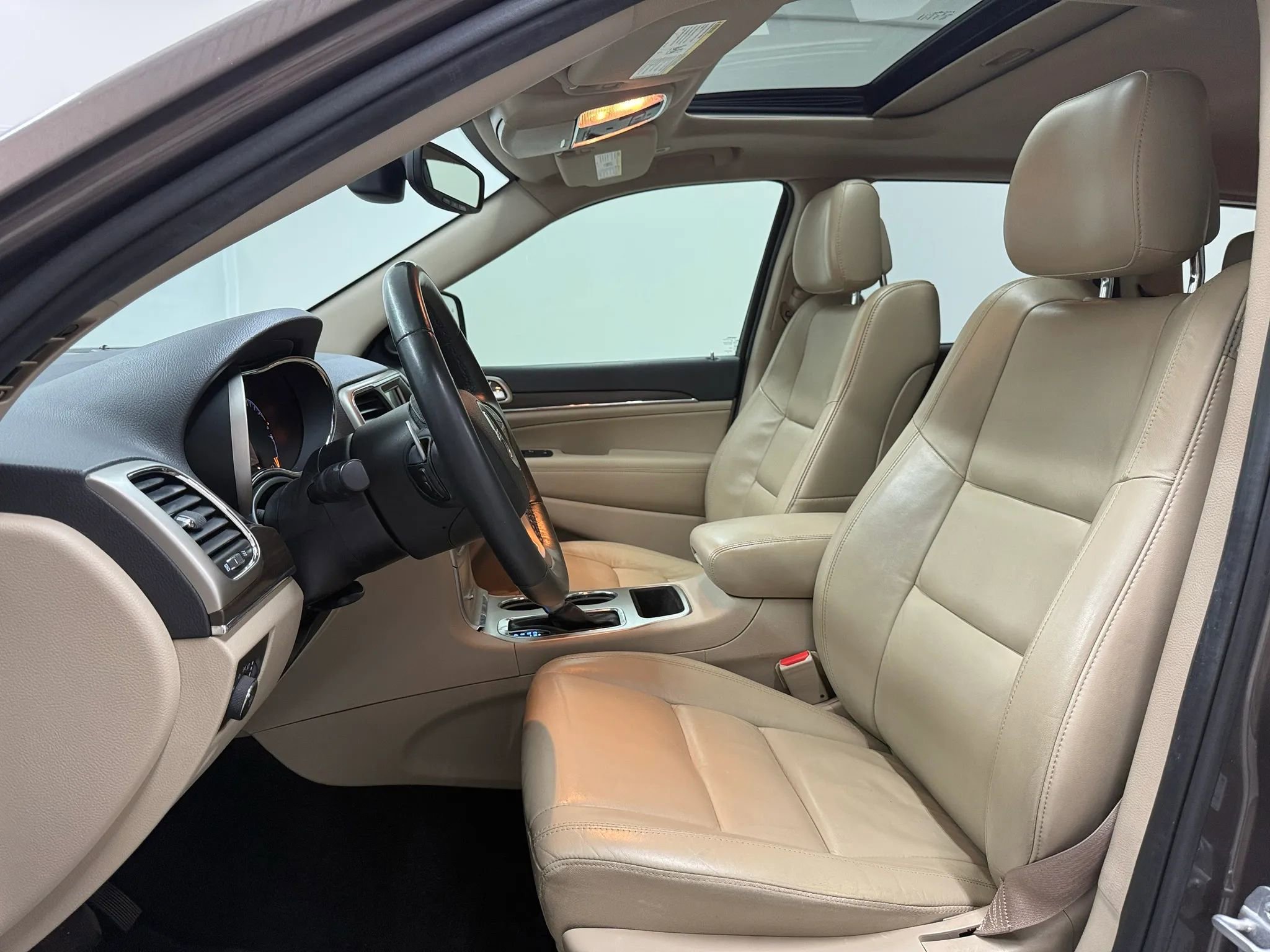 Used 2017 Jeep Grand Cherokee Limited RWD image 12