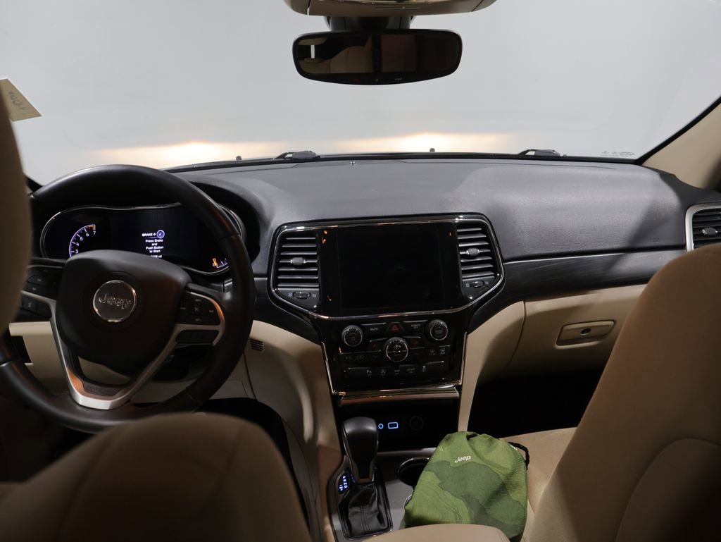 Certified 2022 Jeep Grand Cherokee Laredo E AWD/4WD image 17