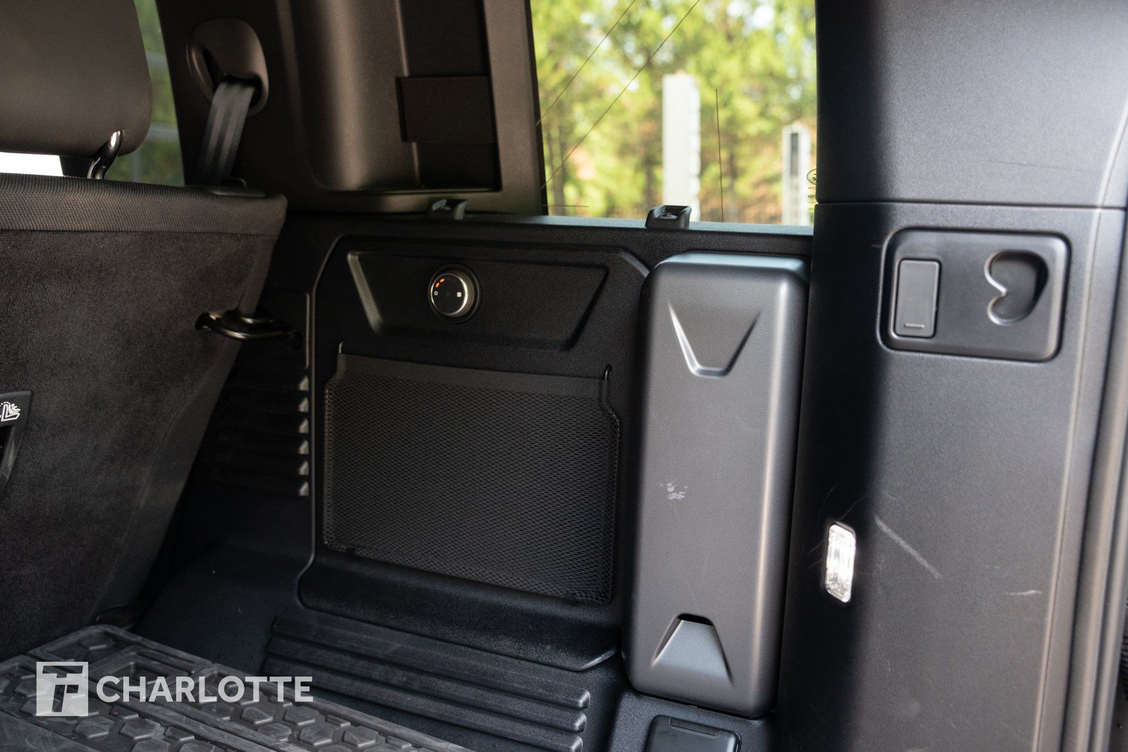 Used 2026 Land Rover Defender 110 OCTA AWD/4WD image 36