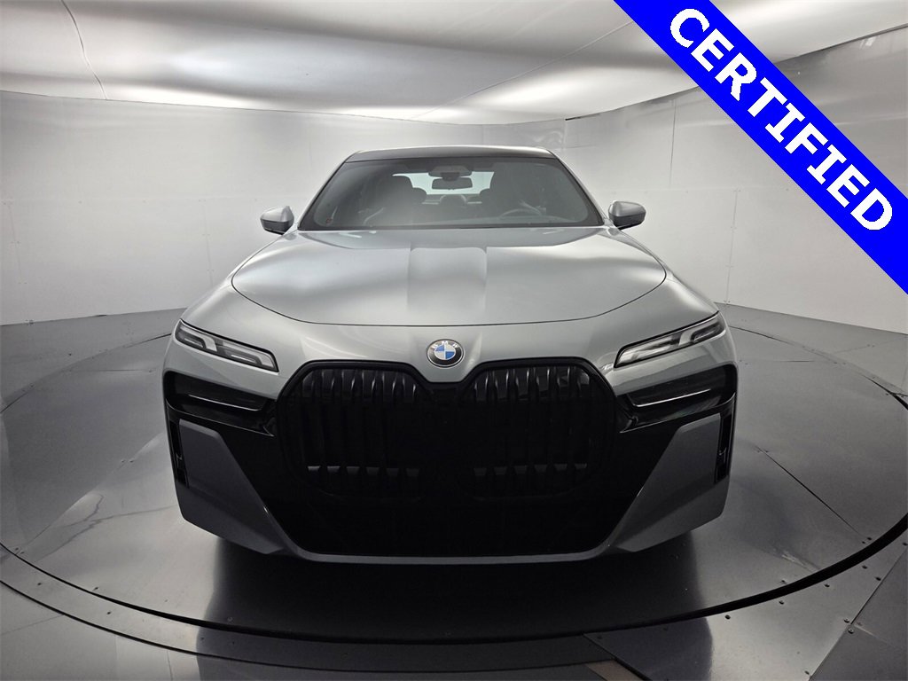 Used 2023 BMW 740i image 4