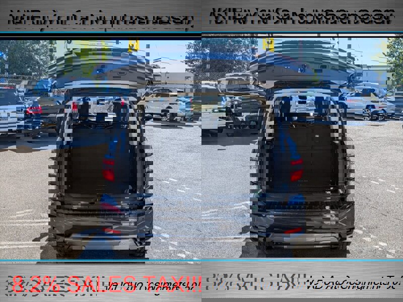 Used 2022 Nissan Armada SL w/ Captain's Chairs Package image 12