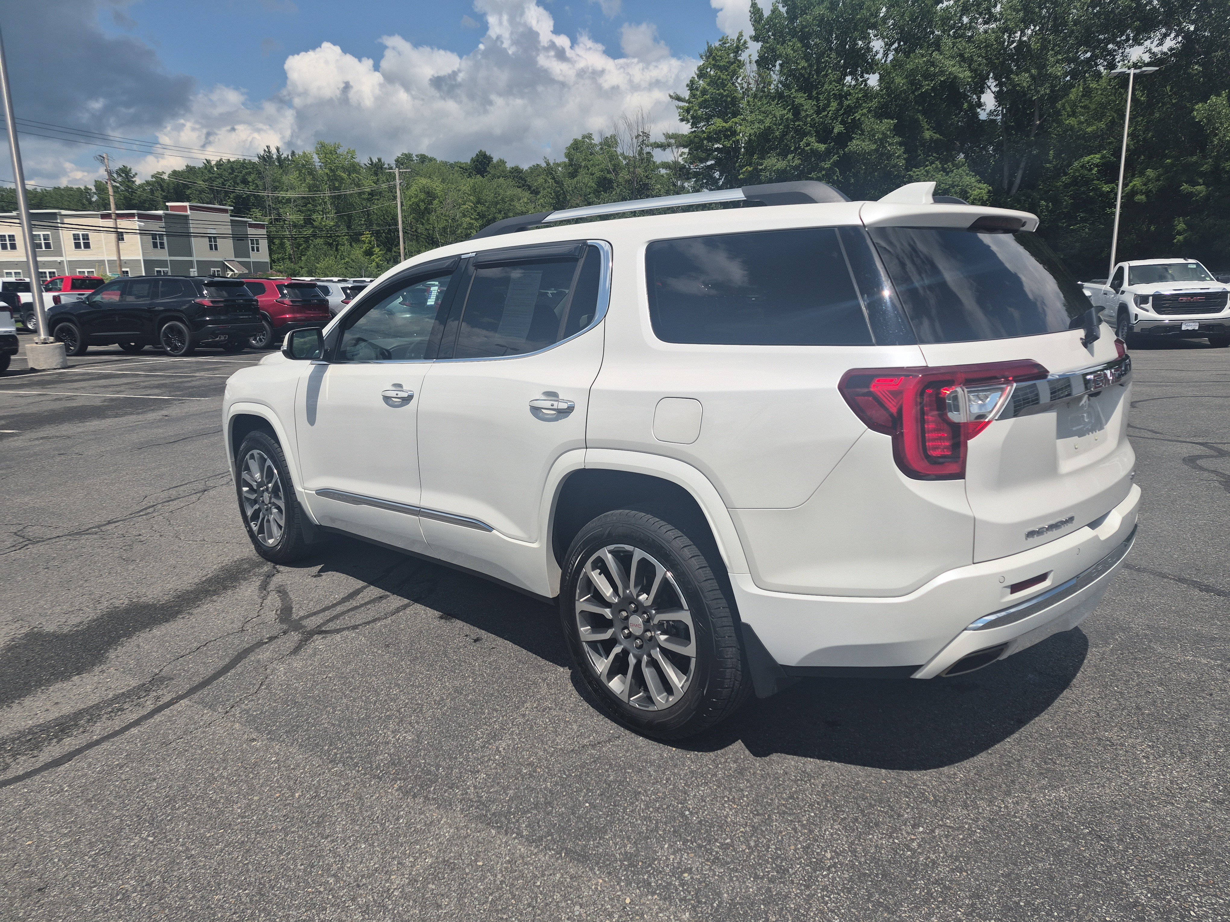 Certified 2022 GMC Acadia Denali AWD/4WD image 3