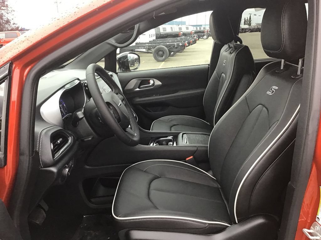 New 2026 Chrysler Pacifica Limited w/ S Appearance Package AWD/4WD image 12