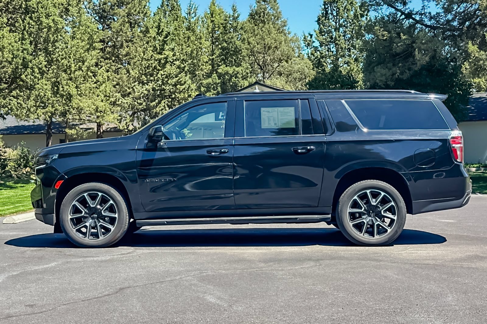 Used 2024 Chevrolet Suburban RST w/ Luxury Package AWD/4WD image 8