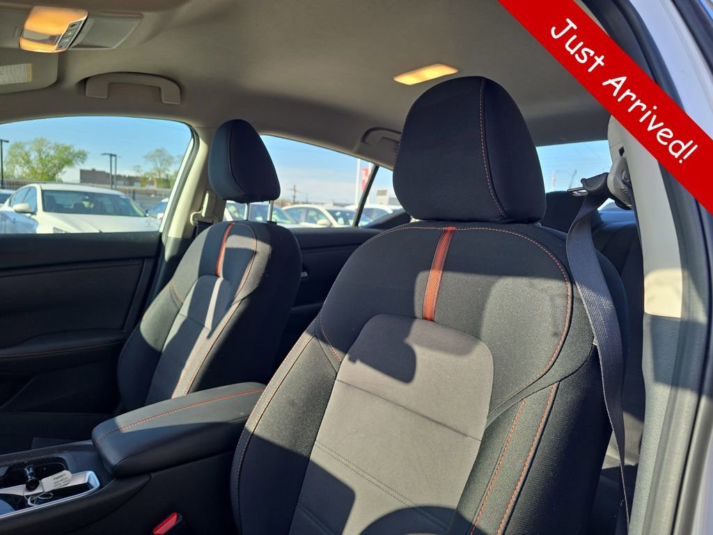 Used 2025 Nissan Sentra SR w/ Midnight Edition FWD image 17