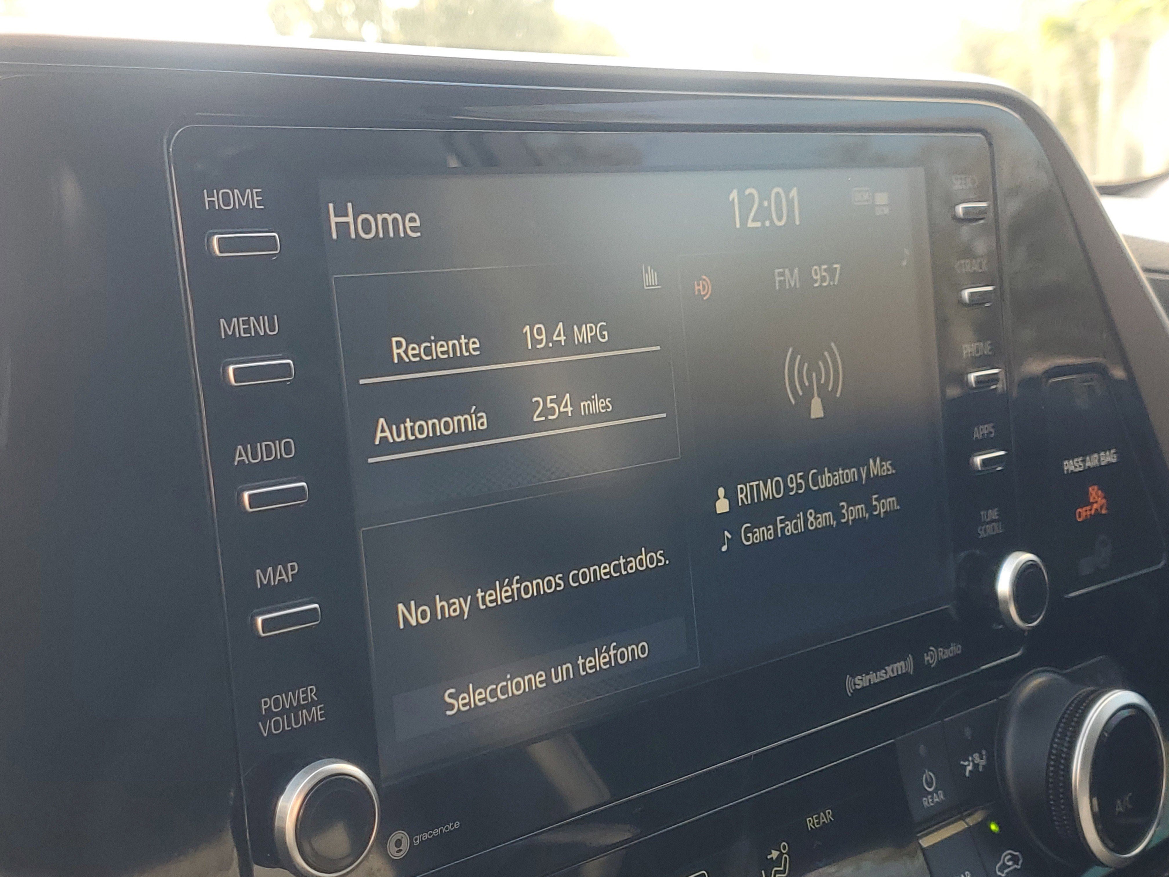 Used 2021 Toyota Highlander XLE image 28