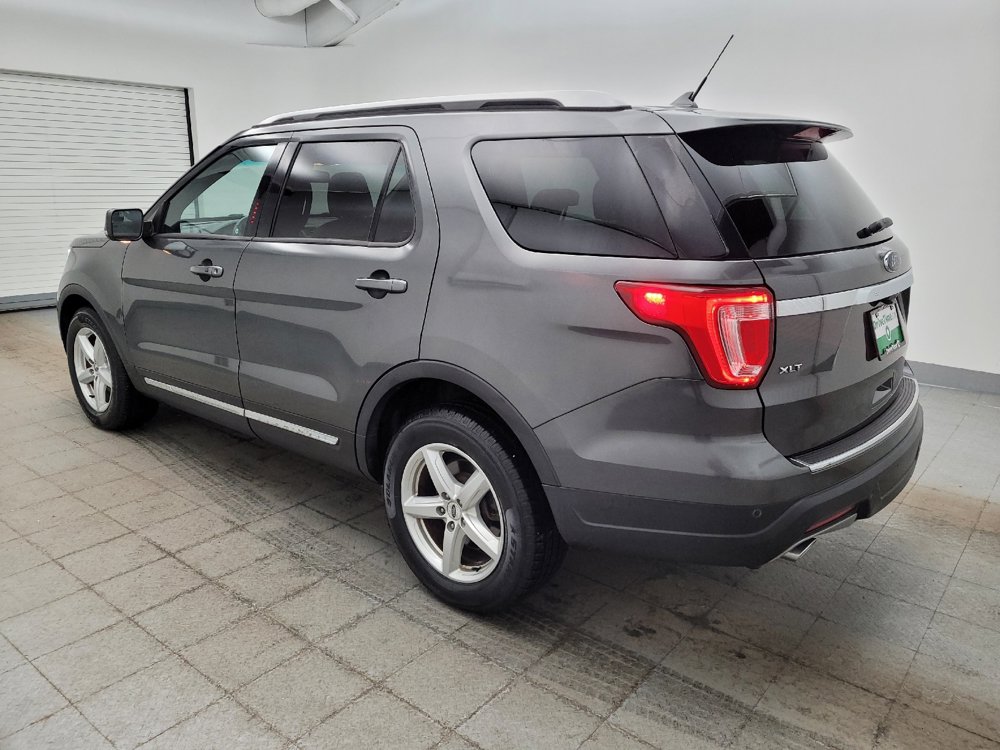 Used 2018 Ford Explorer XLT w/ Equipment Group 202A FWD image 3