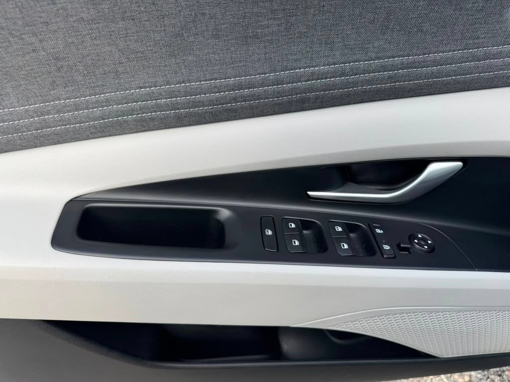 Certified 2023 Hyundai Elantra Limited FWD image 13