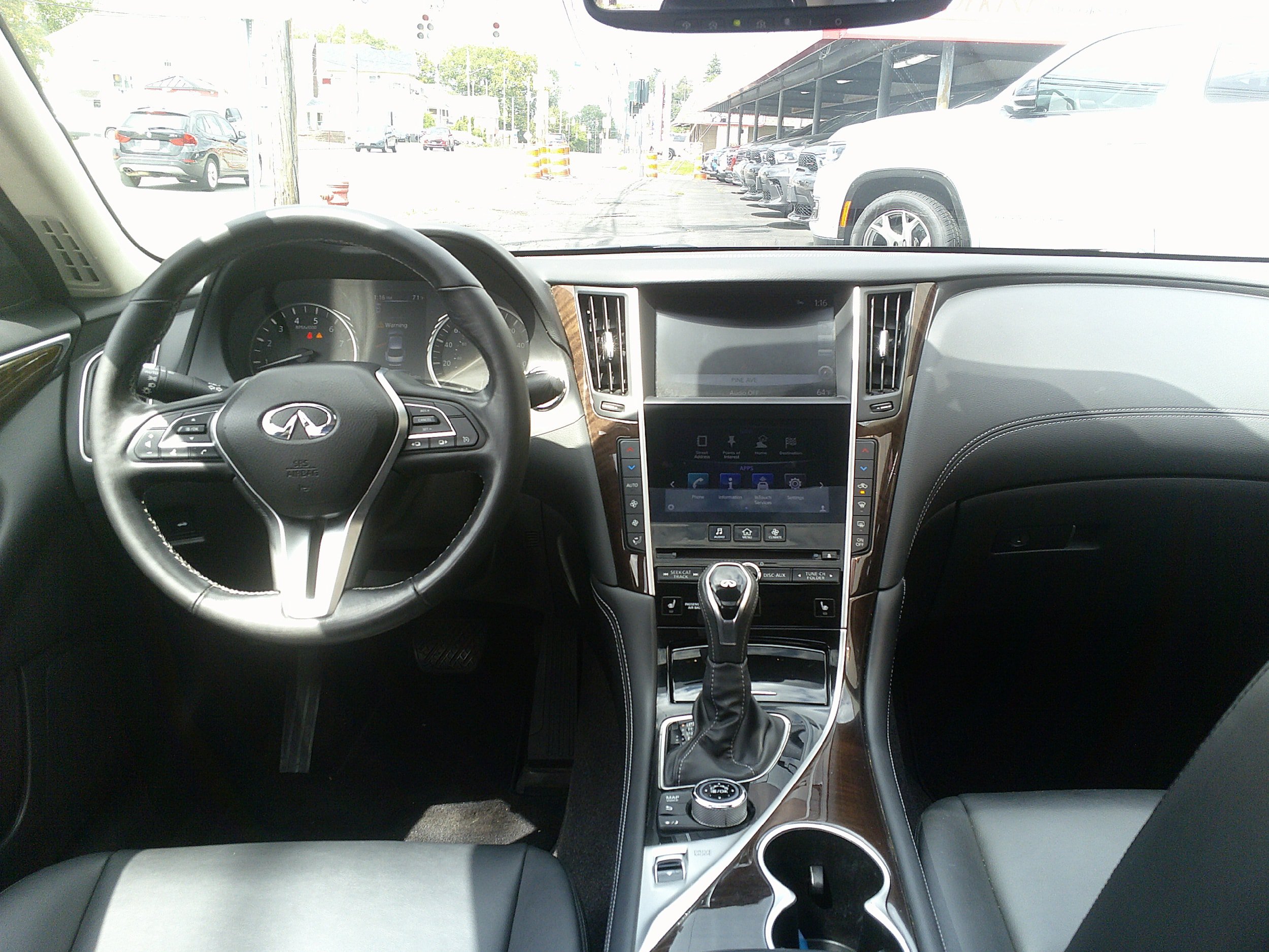 Used 2019 INFINITI Q50 Luxe w/ Essential Package (3.0T Luxe) AWD/4WD image 19