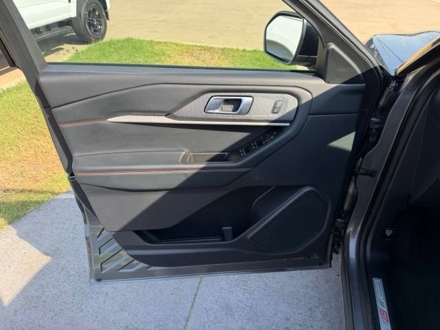 Used 2025 Ford Explorer ST-Line w/ ST-Line Street Pack AWD/4WD image 10
