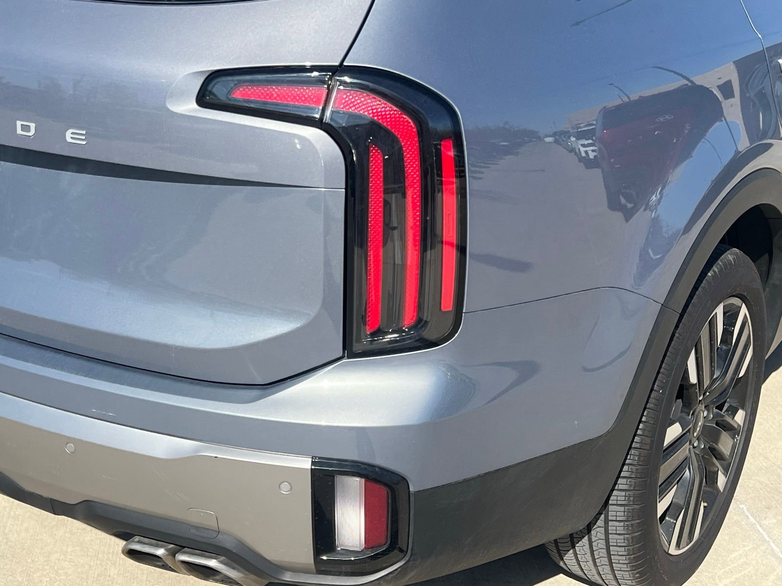 Used 2025 Kia Telluride SX w/ SX Captain's Chair Package image 14