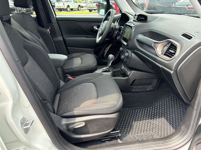 Certified 2023 Jeep Renegade Latitude w/ Sun/Sound Group AWD/4WD image 16