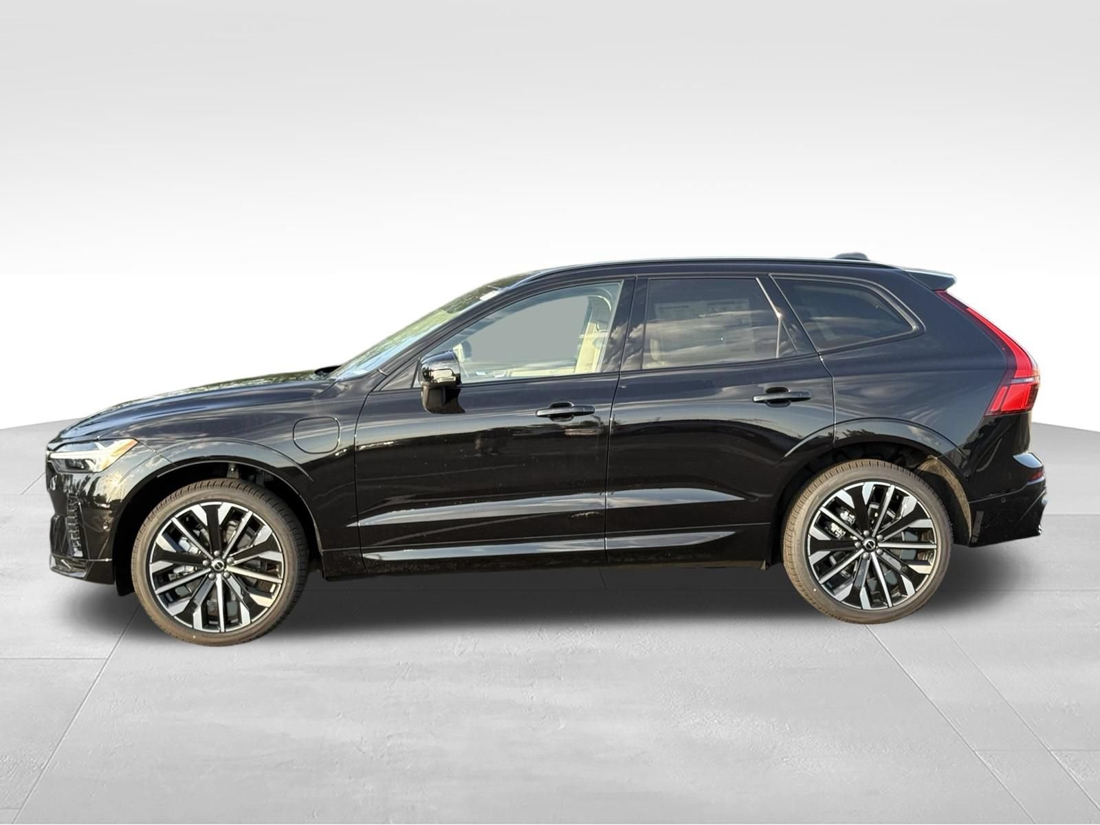 New 2026 Volvo XC60 T8 Ultra w/ Protection Package Premier AWD/4WD image 2
