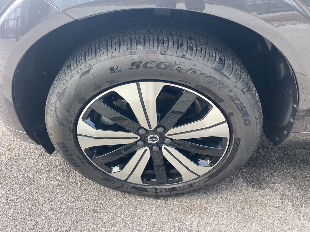 Certified 2025 Volvo XC60 T8 Core w/ Climate Package image 12