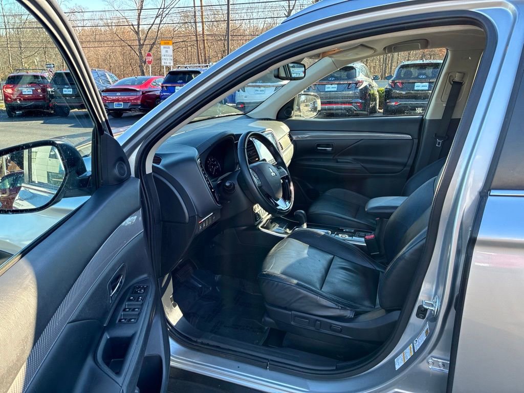 Used 2020 Mitsubishi Outlander SEL image 23