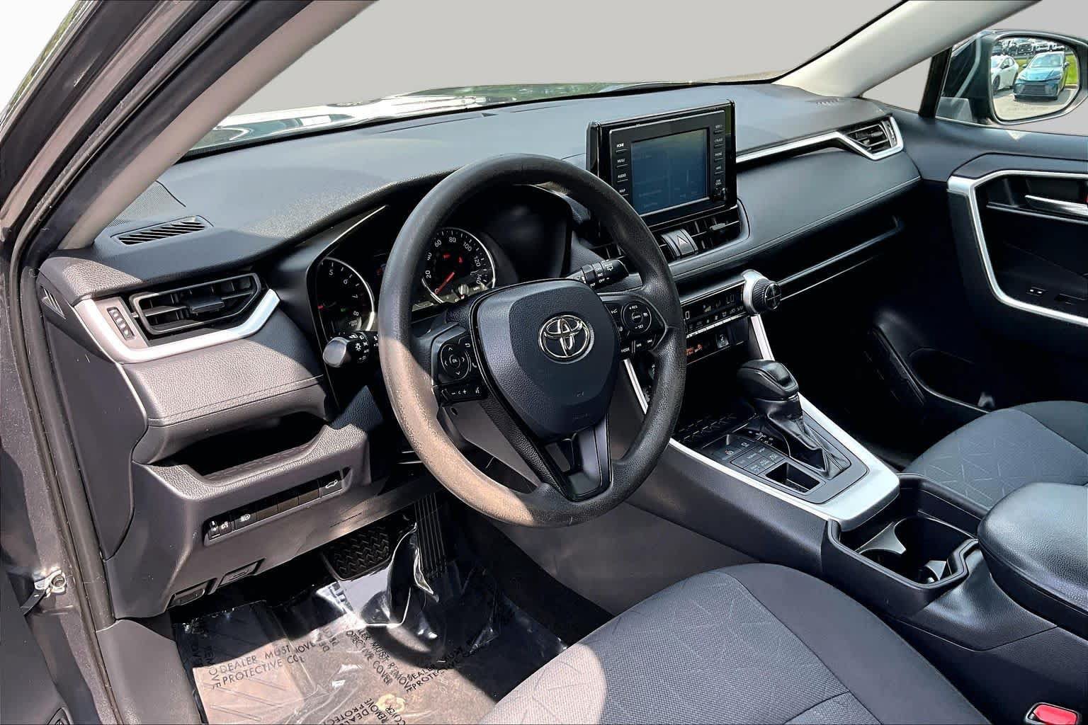Used 2019 Toyota RAV4 XLE w/ Convenience Package AWD/4WD image 18
