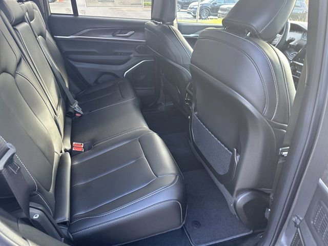 New 2025 Jeep Grand Cherokee Limited w/ Black Appearance Package image 15