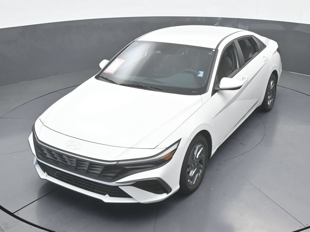 Used 2024 Hyundai Elantra SEL FWD image 46