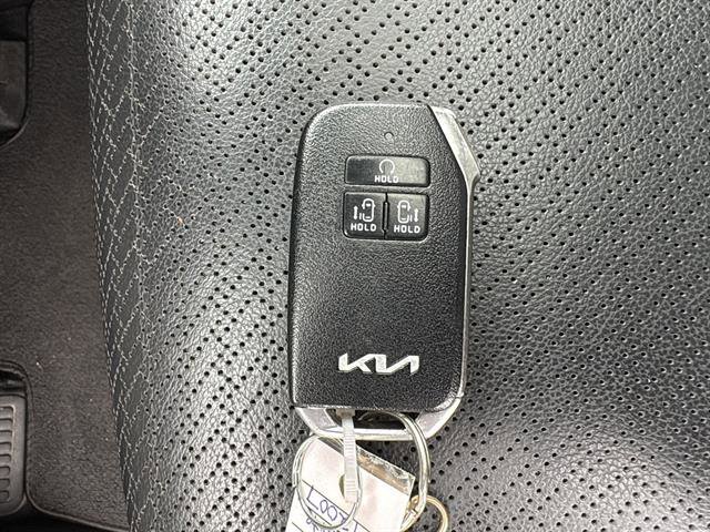 Used 2022 Kia Carnival SX Prestige image 27
