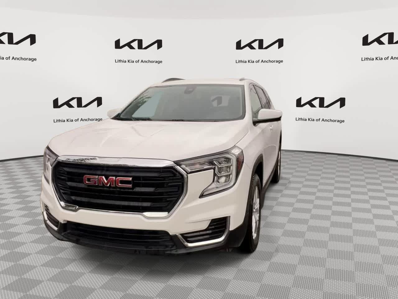 Used 2023 GMC Terrain SLE w/ Driver Convenience Package AWD/4WD image 3