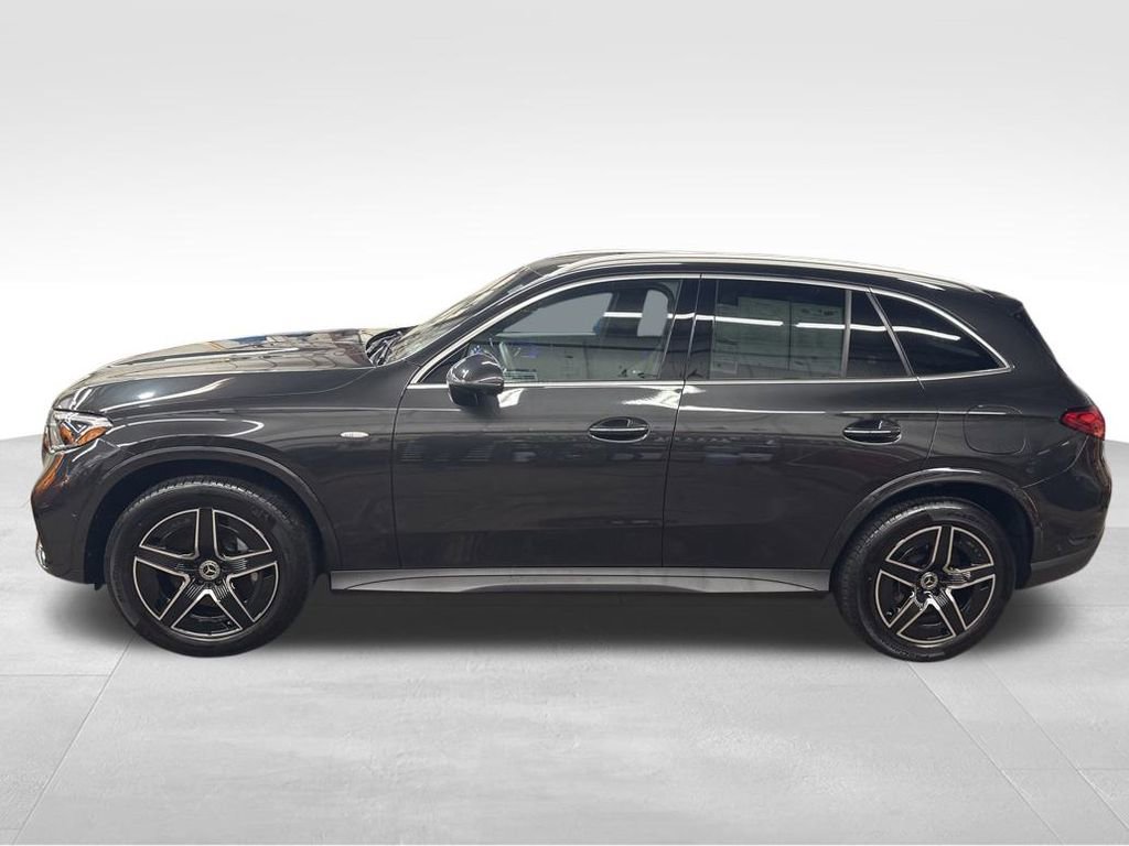 Used 2025 Mercedes-Benz GLC 350e image 2