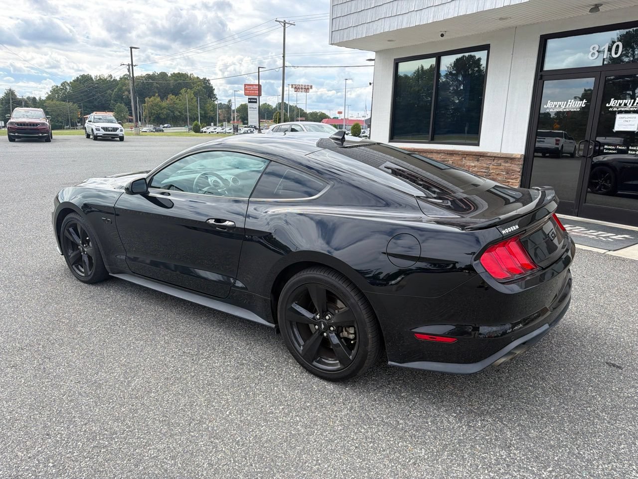 Used 2021 Ford Mustang GT Premium w/ Black Accent Package RWD image 5