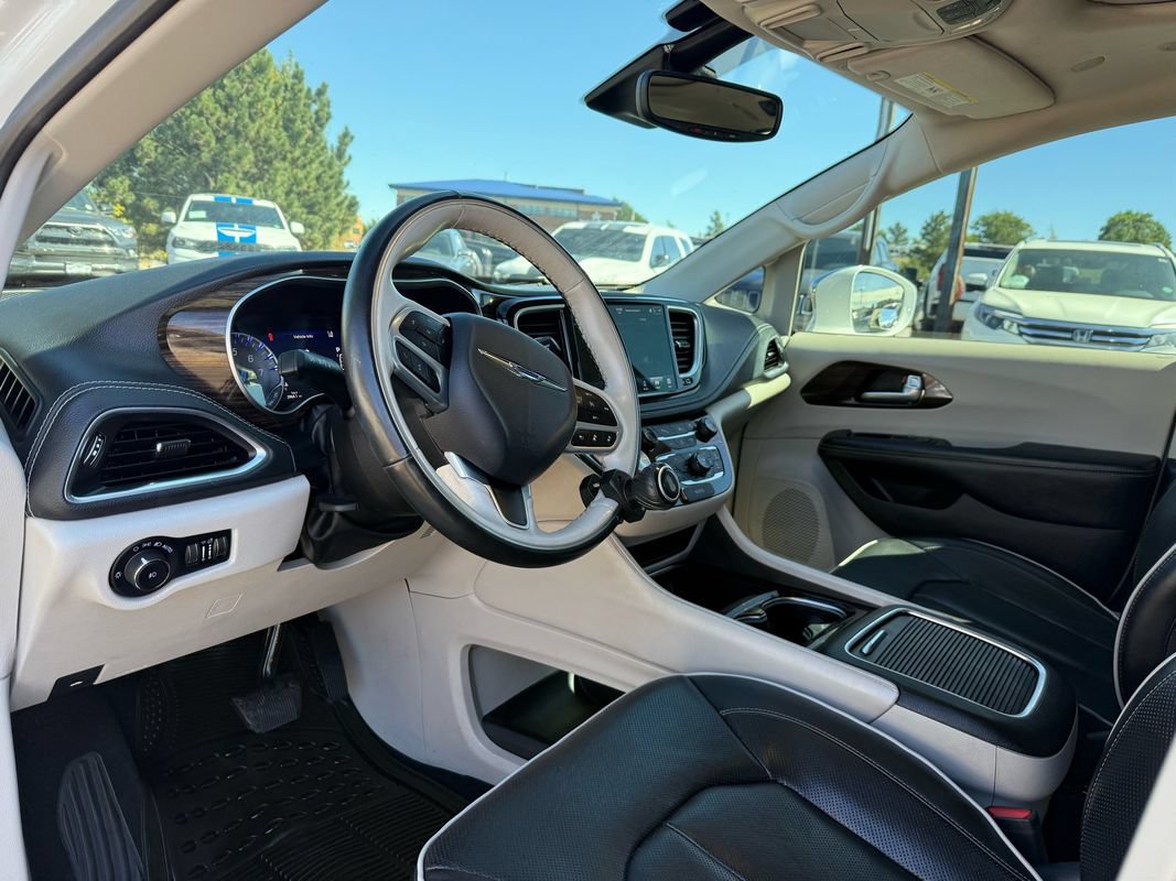 Used 2021 Chrysler Pacifica Limited AWD/4WD image 15