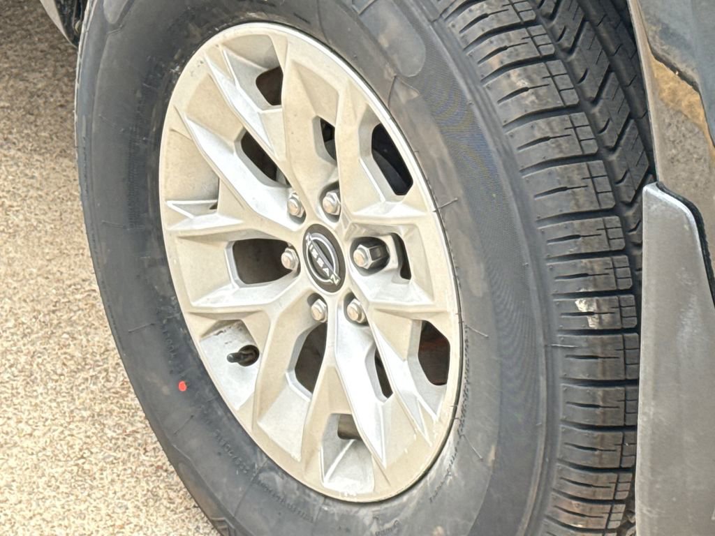 Used 2024 Nissan Frontier SV image 8