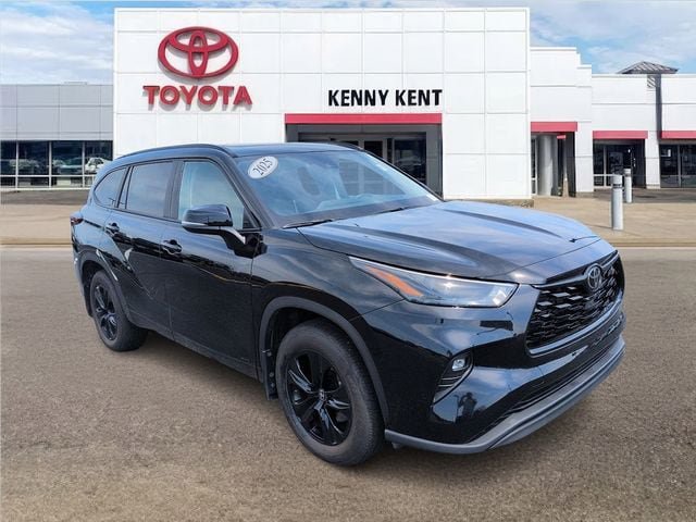 Certified 2025 Toyota Highlander XLE AWD/4WD image 1
