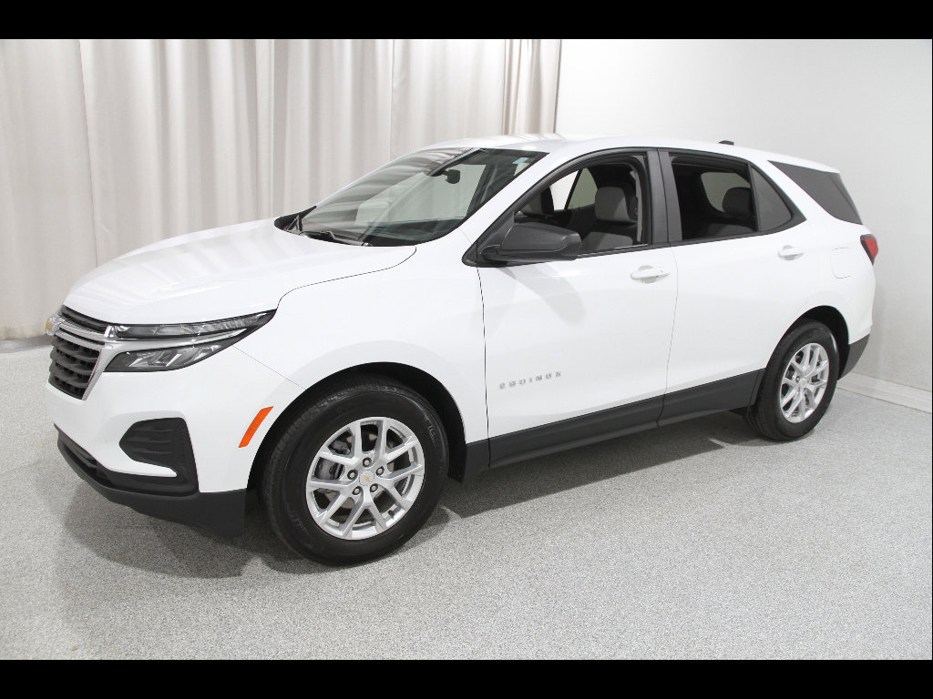 Used 2024 Chevrolet Equinox LS w/ LS Convenience Package image 3