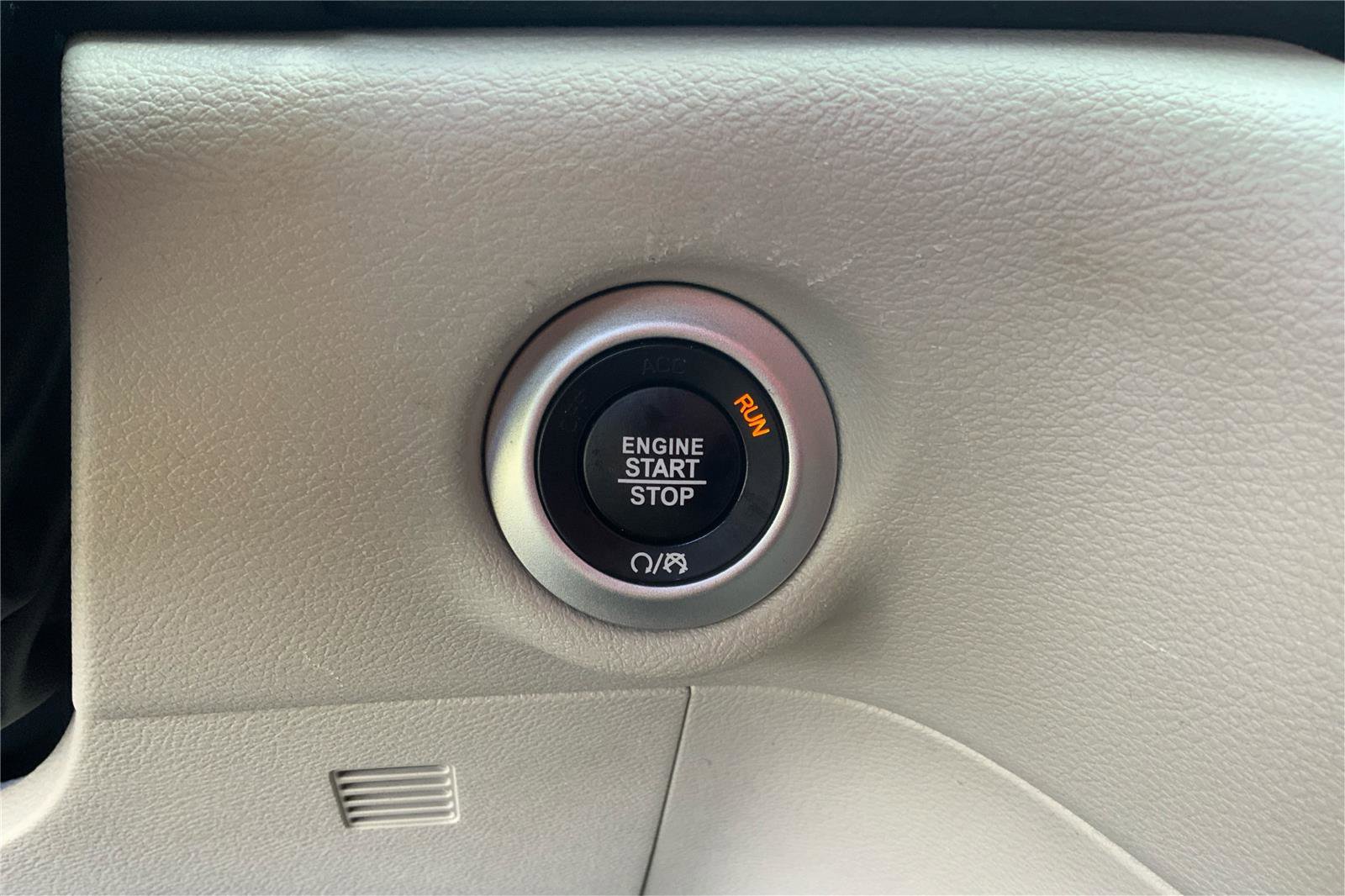 Used 2023 Chrysler Pacifica Touring-L FWD image 34