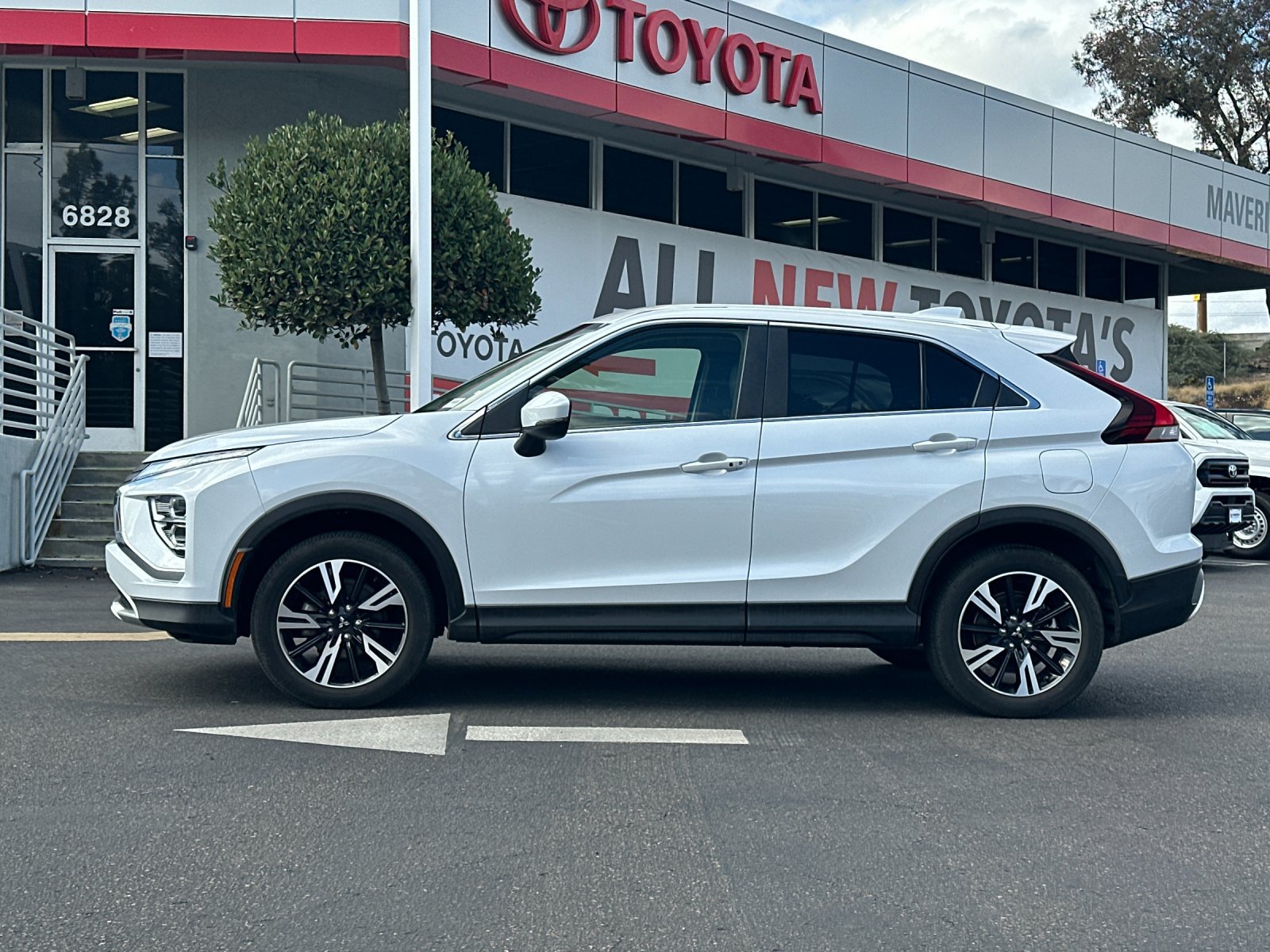 Used 2024 Mitsubishi Eclipse Cross SE AWD/4WD image 2