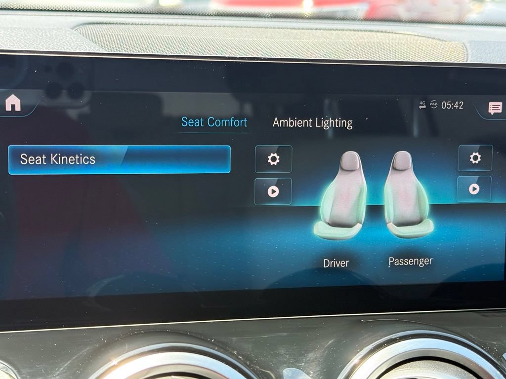 Used 2022 Mercedes-Benz GLB 250 4MATIC image 23