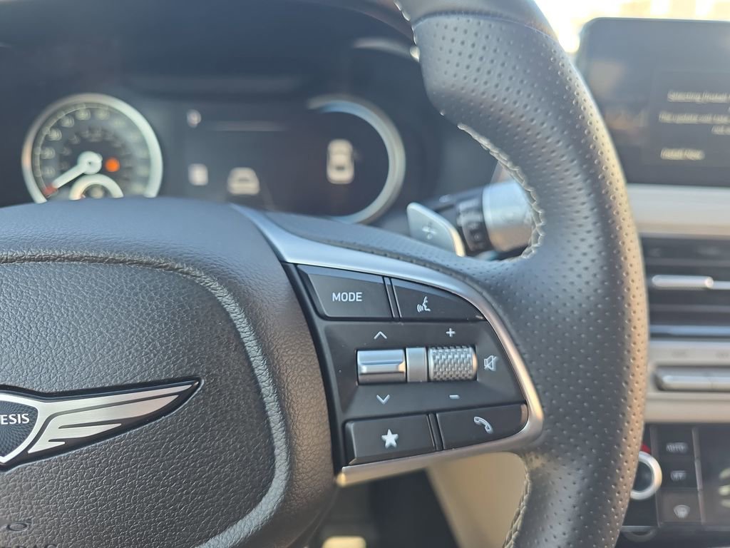 Used 2025 Genesis G70 2.5T image 18